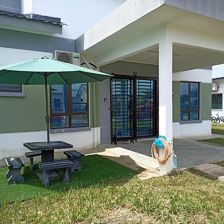 Aisya Homestay Bajet Karak Setia Eksteriør billede