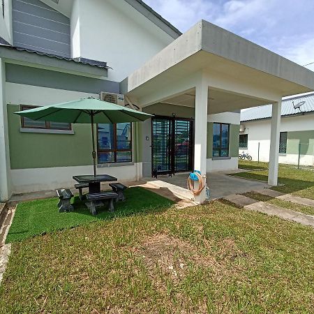 Aisya Homestay Bajet Karak Setia Eksteriør billede