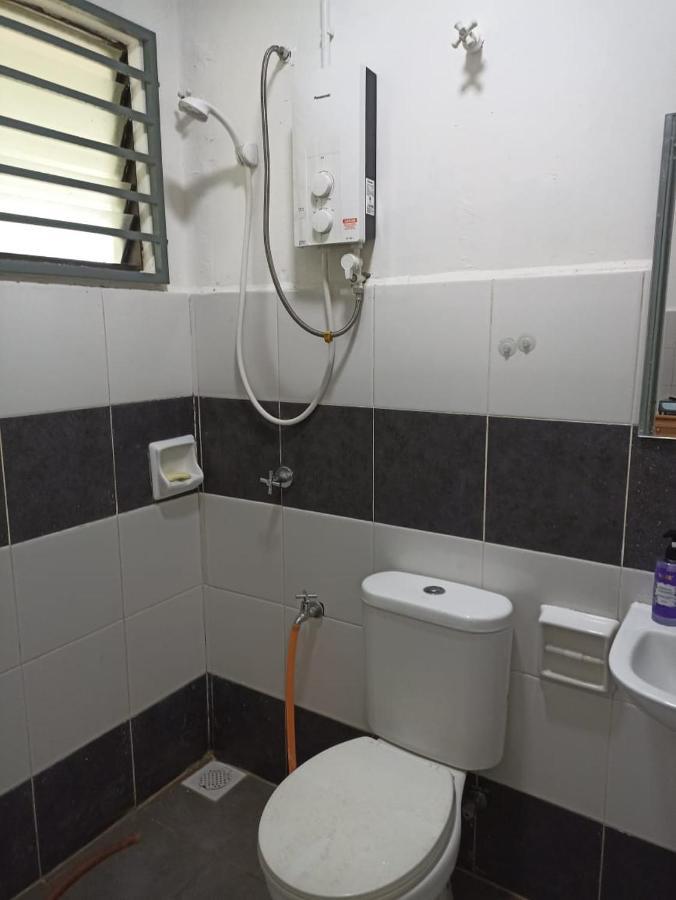 Aisya Homestay Bajet Karak Setia Eksteriør billede